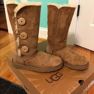 Ugg triple button boots!
